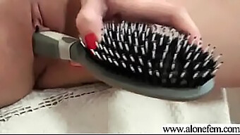 Stacy, Một Cô Gái Trẻ, Thích Chơi Một Mình Với Đồ Chơi Tình Dục Trong Đoạn Clip 19