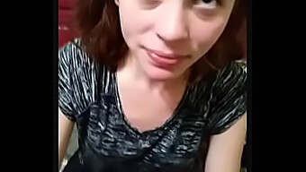 Pov Orální Sex S Nadrženou 18letou Dívkou Na Tinderu