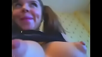 Admirez Ces Seins Et Ces Mamelons Plantureux Dans Cette Vidéo Porno